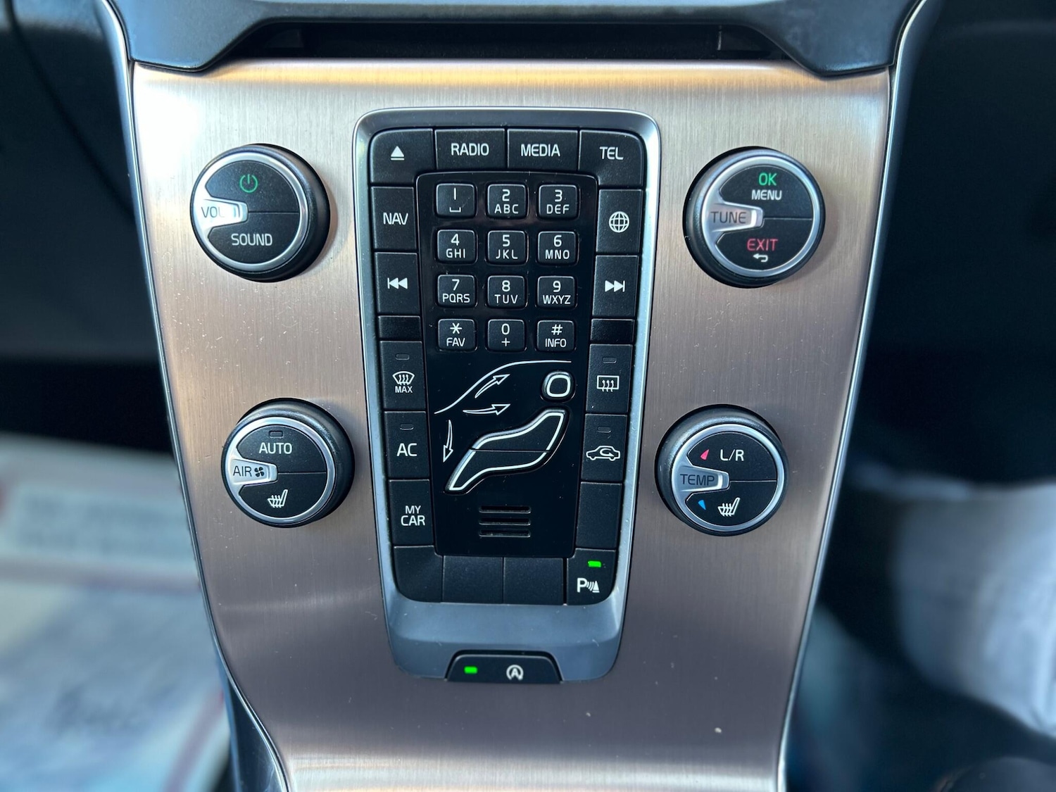 Used Volvo V40 2015 for sale - 77559826: Photo 25