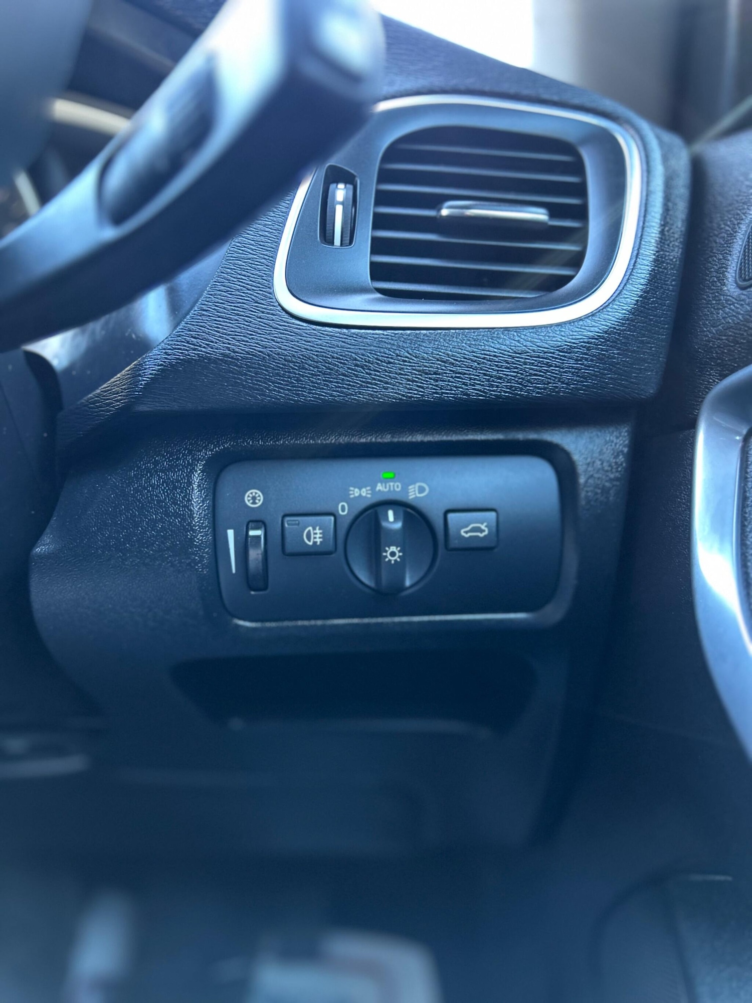 Used Volvo V40 2015 for sale - 77559826: Photo 29