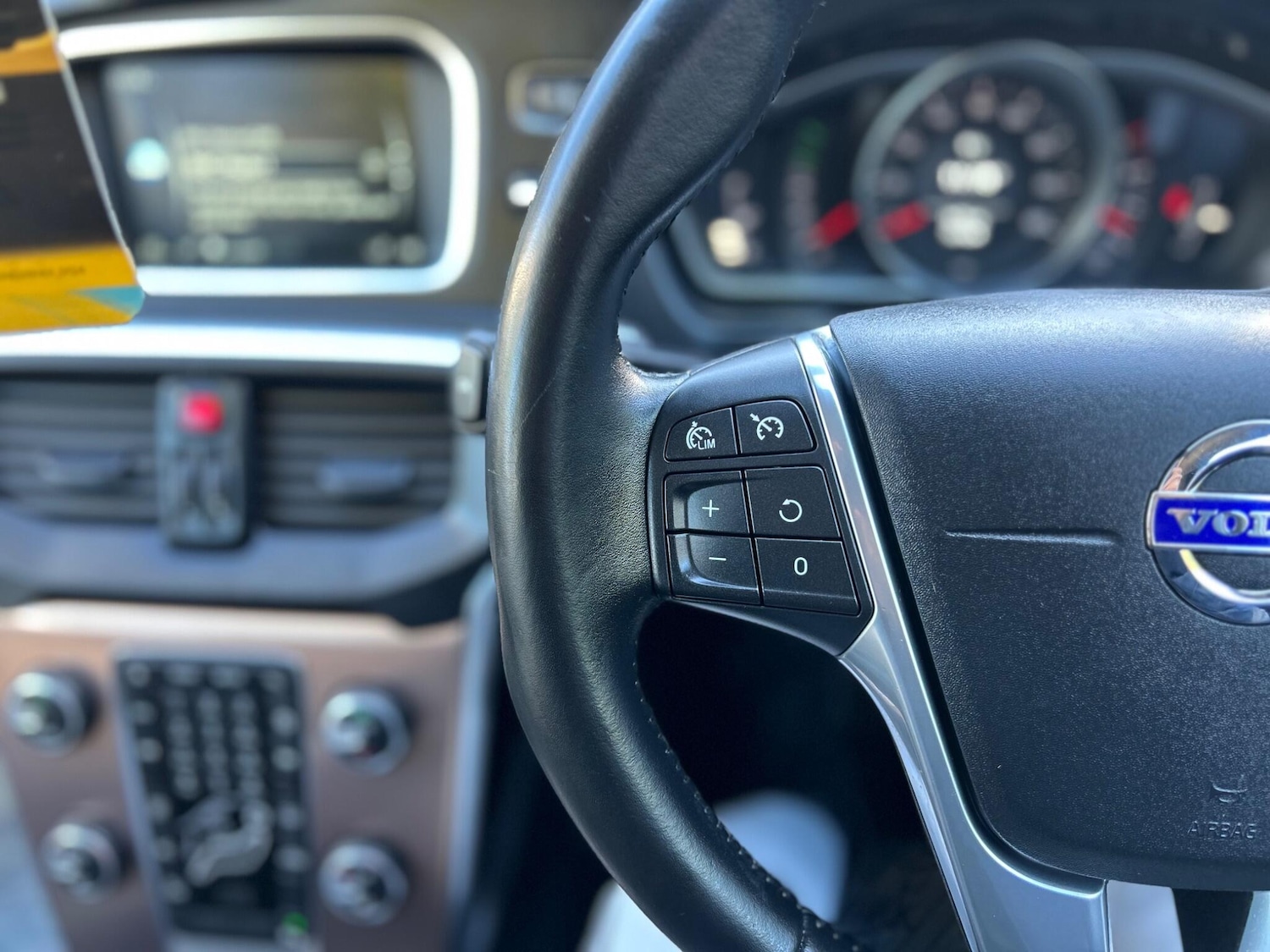 Used Volvo V40 2015 for sale - 77559826: Photo 31