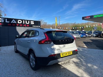 Used Volvo V40 2015 for sale - 77559826: Photo