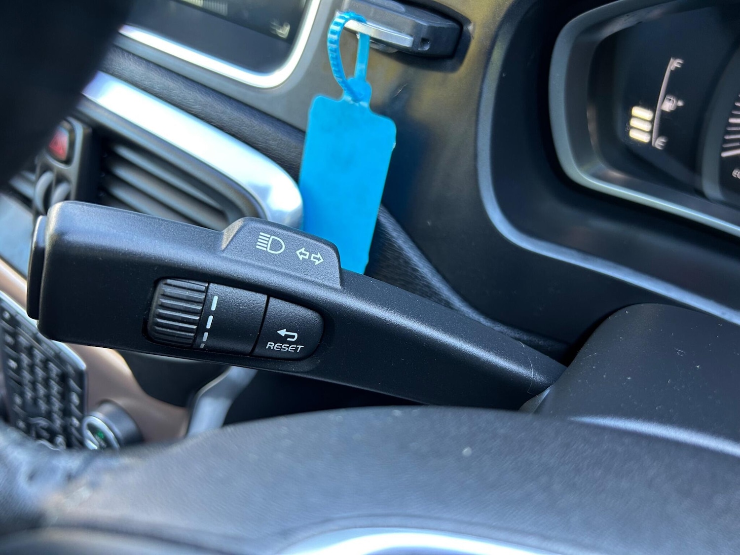 Used Volvo V40 2015 for sale - 77559826: Photo 55