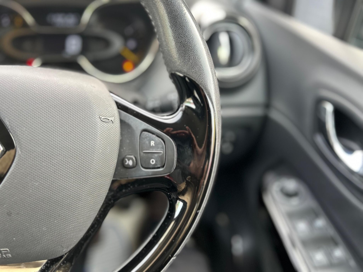 Used Renault Captur 2016 for sale - 77784472: Photo 42