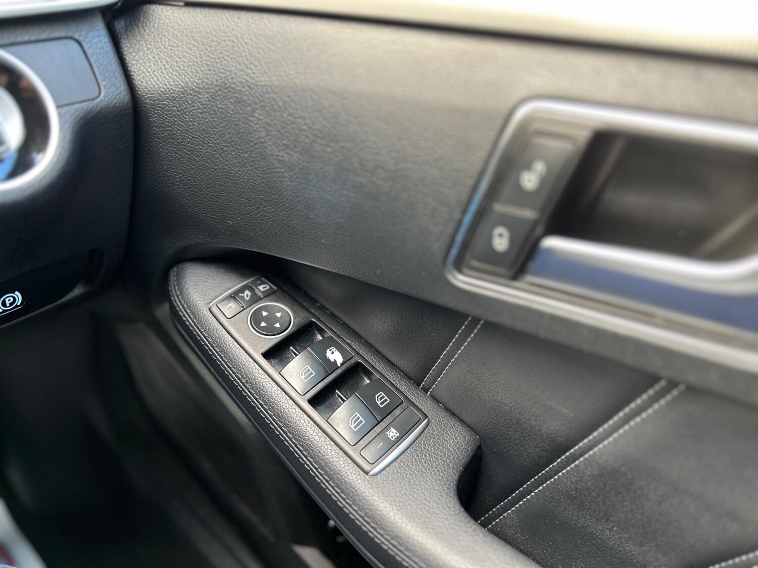 Used Mercedes-Benz E Class 2014 for sale - 77586248: Photo 35