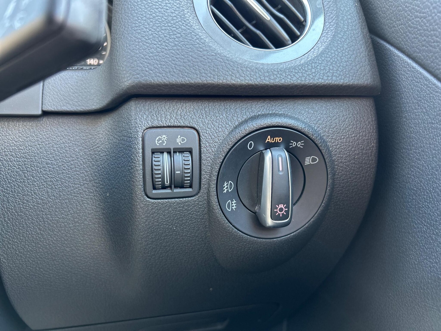 Used Volkswagen Tiguan 2015 for sale - 77958031: Photo 33