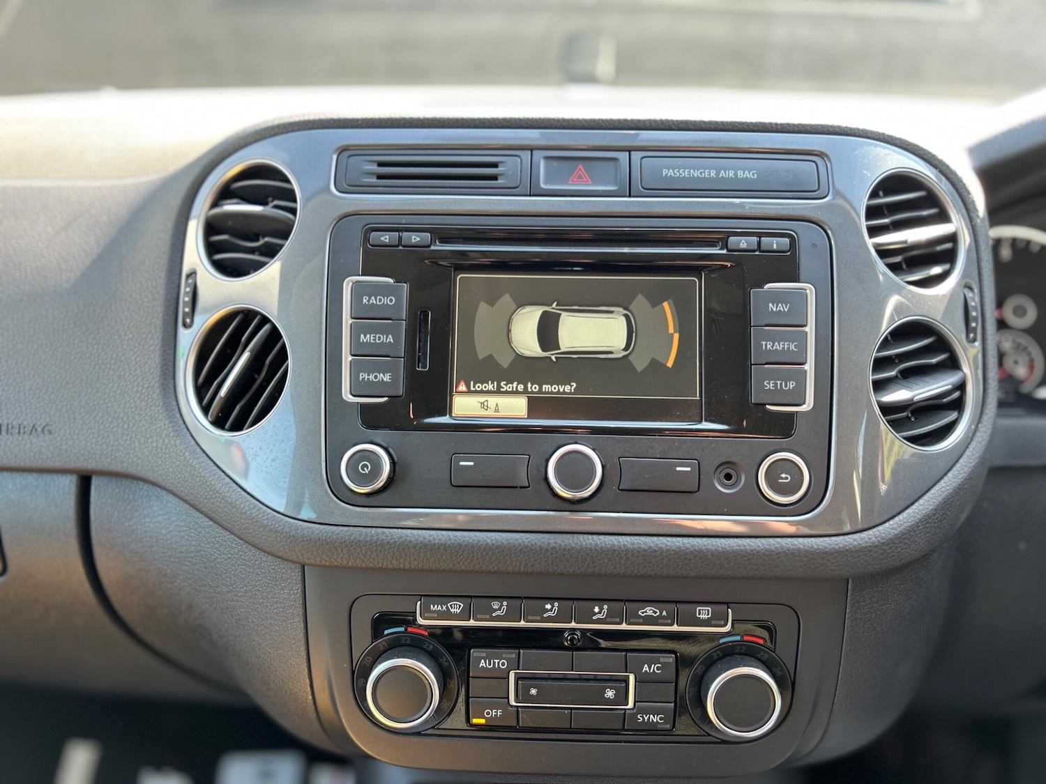 Used Volkswagen Tiguan 2015 for sale - 77958031: Photo 43