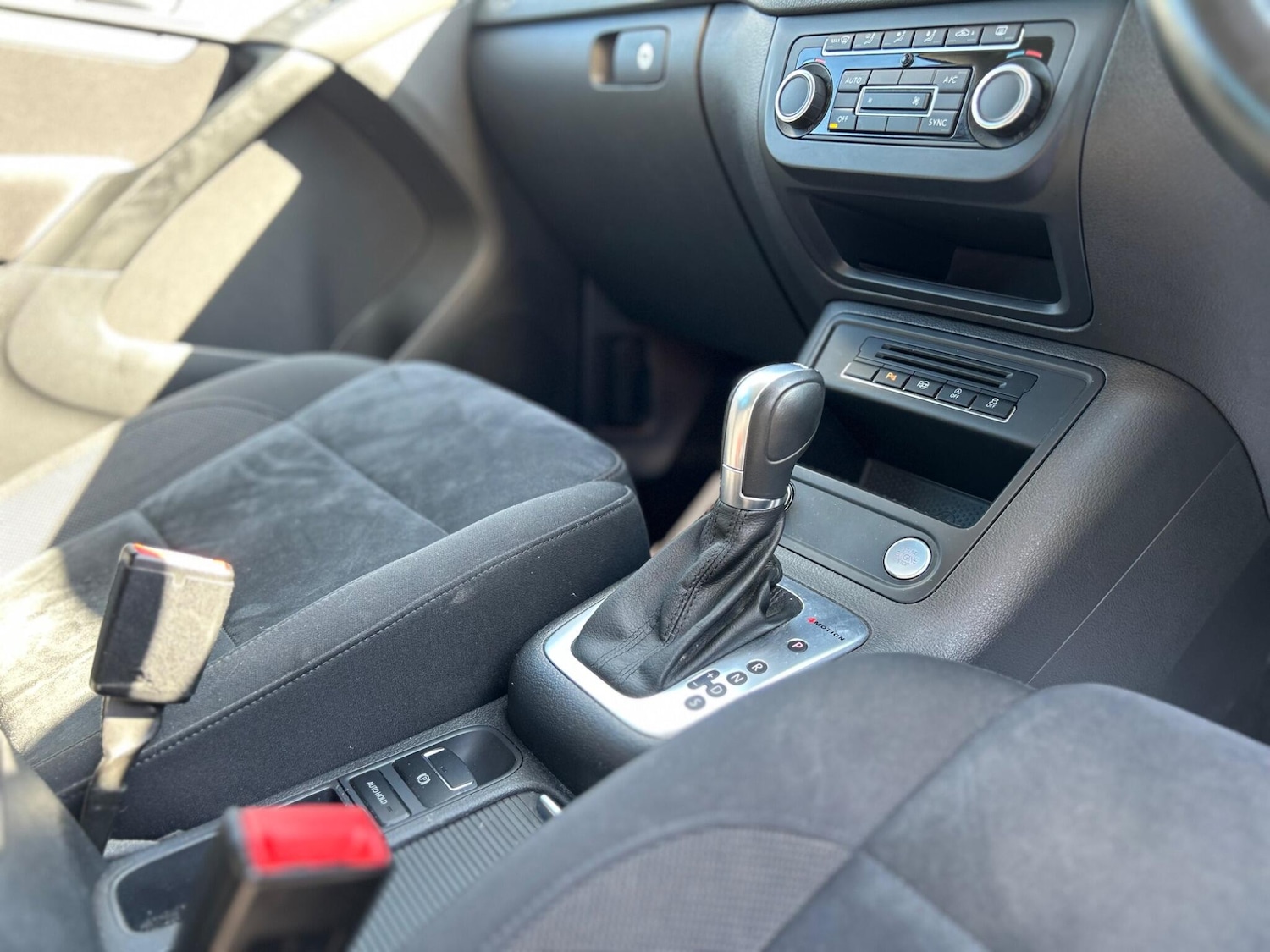 Used Volkswagen Tiguan 2015 for sale - 77958031: Photo 48