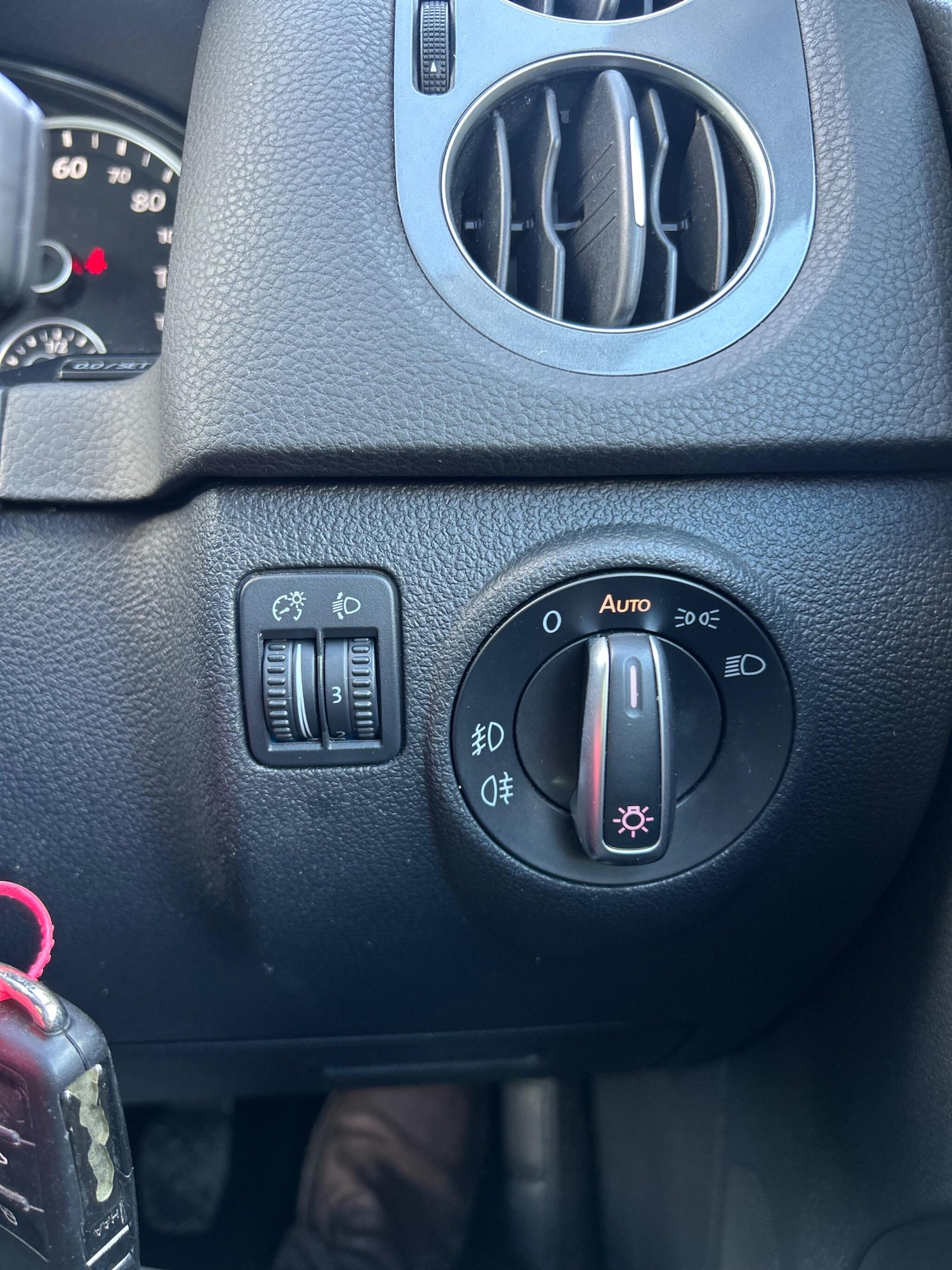 Used Volkswagen Tiguan 2015 for sale - 77892978: Photo 29