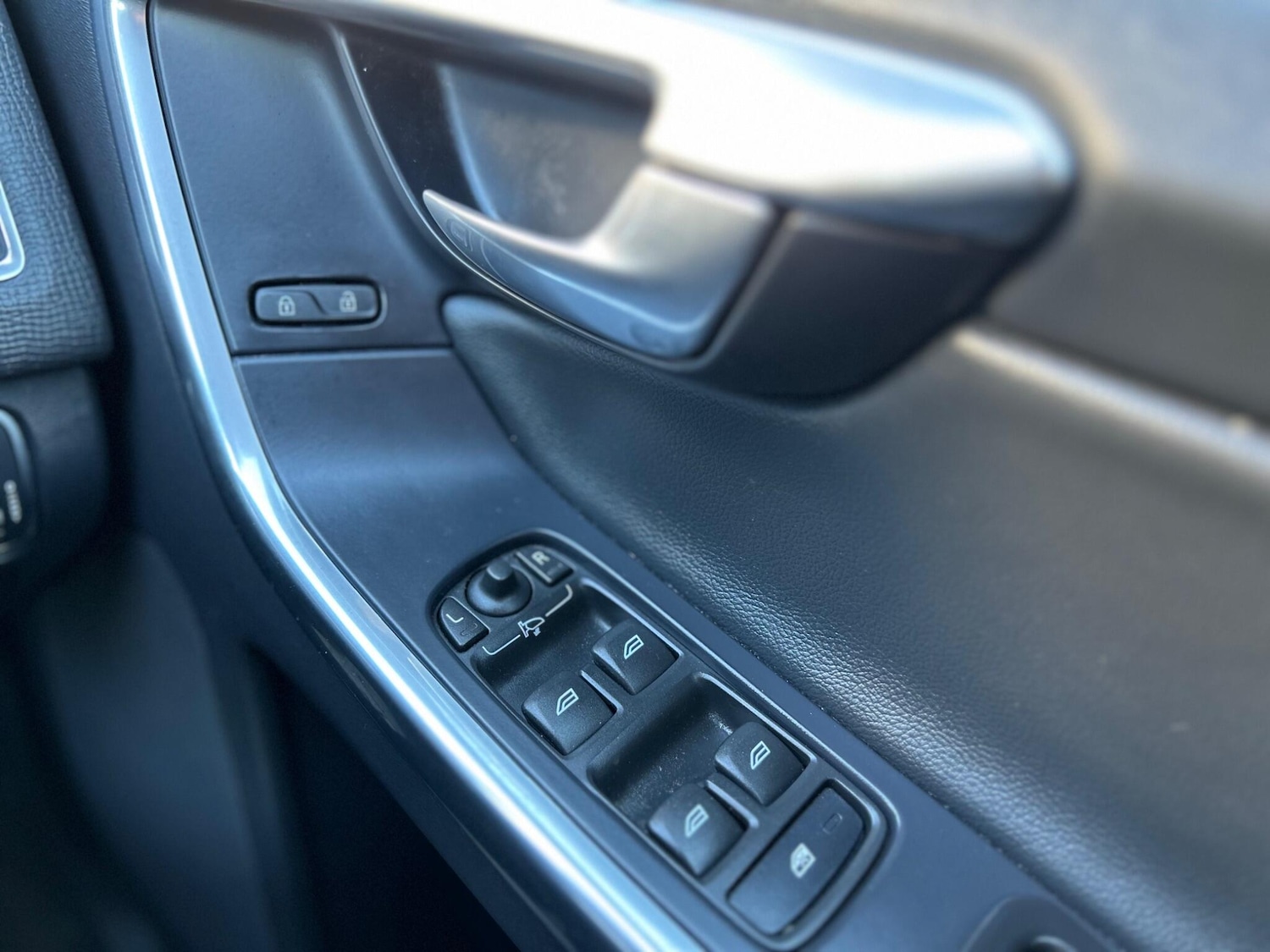 Used Volvo XC60 2016 for sale - 78086965: Photo 57