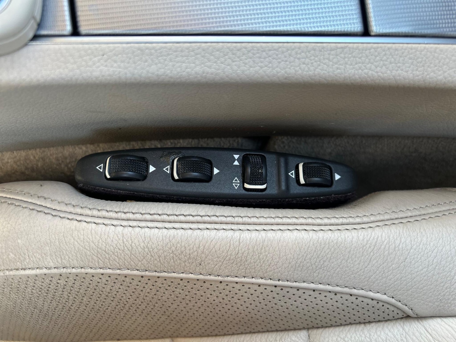 Used Mercedes-Benz E Class 2014 for sale - 77940350: Photo 21