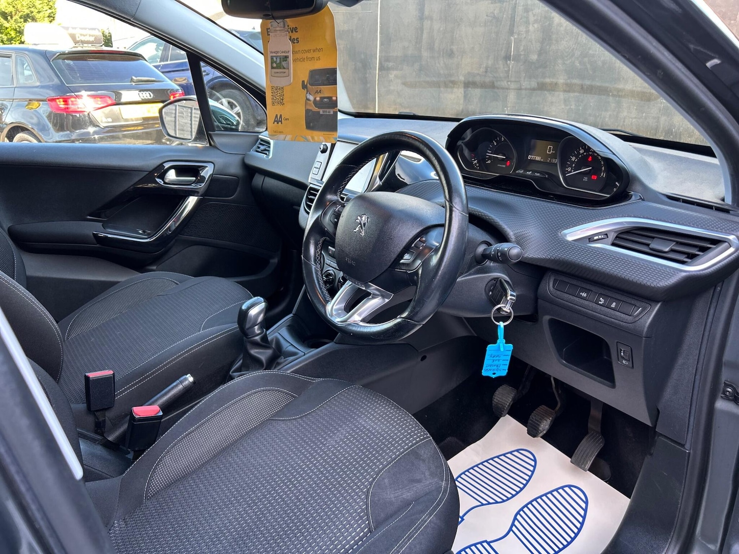 Used Peugeot 208 2017 for sale - 77723848: Photo 14