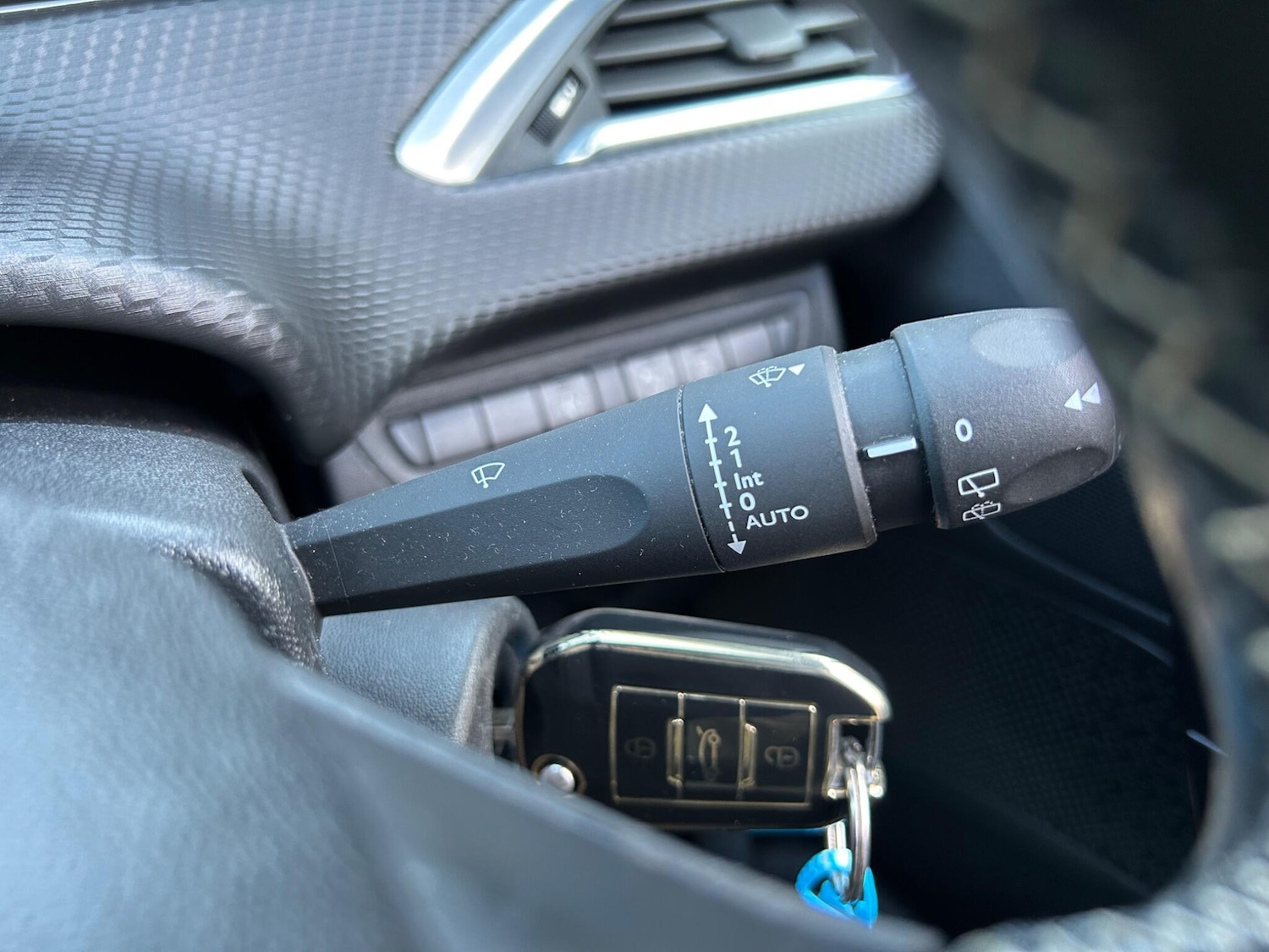 Used Peugeot 208 2017 for sale - 77723848: Photo 23