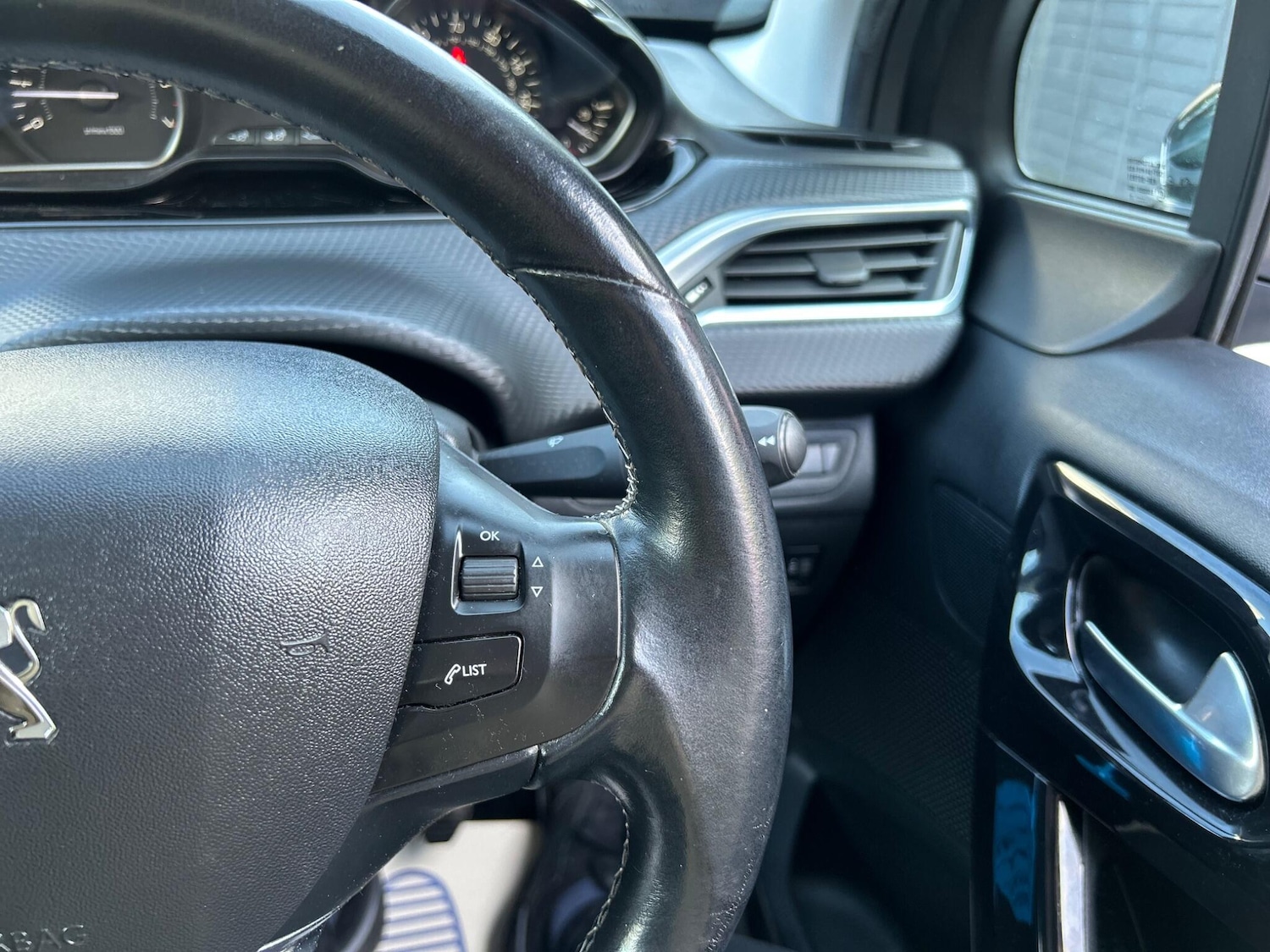 Used Peugeot 208 2017 for sale - 77723848: Photo 25