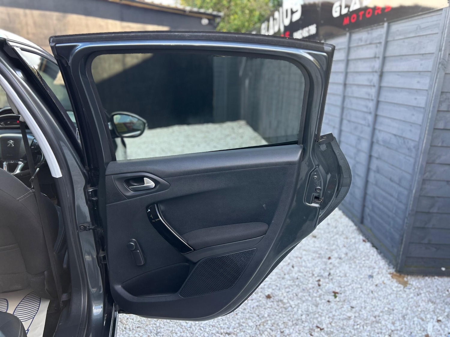 Used Peugeot 208 2017 for sale - 77723848: Photo 28