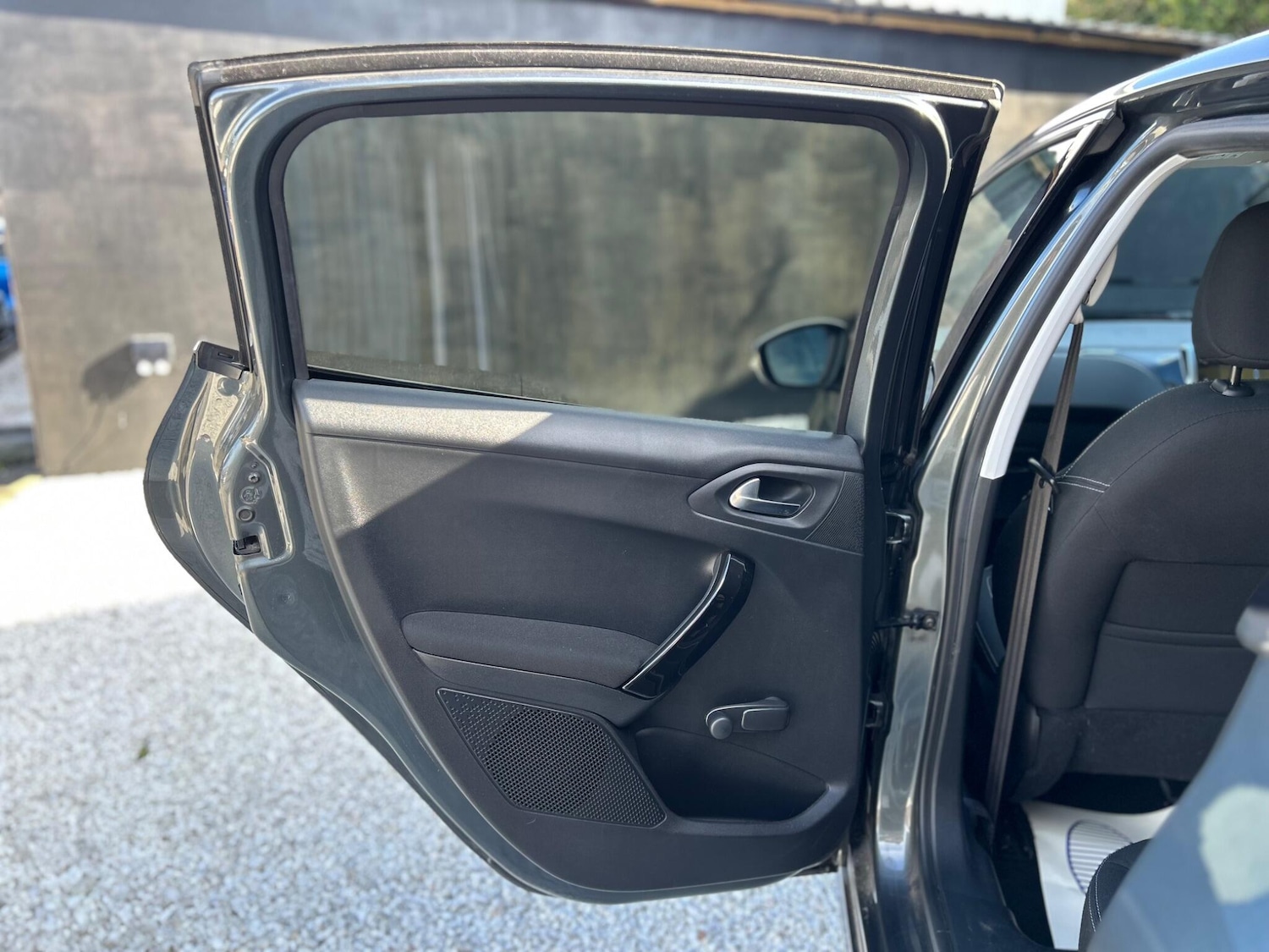 Used Peugeot 208 2017 for sale - 77723848: Photo 29