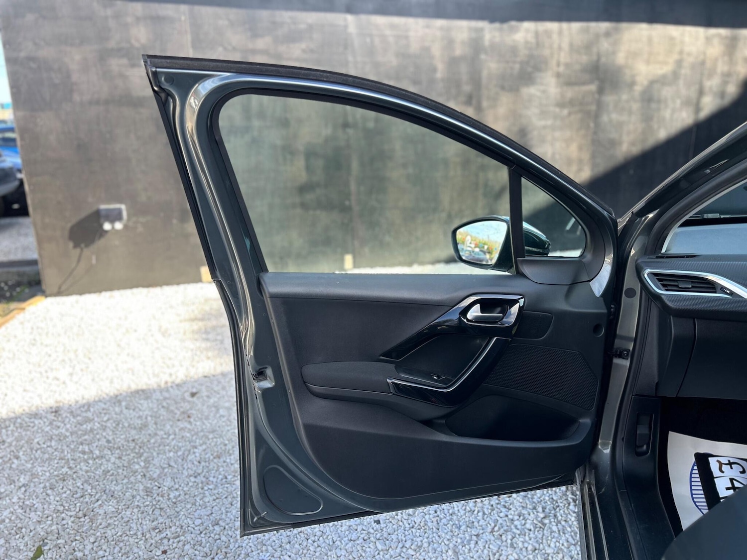 Used Peugeot 208 2017 for sale - 77723848: Photo 30