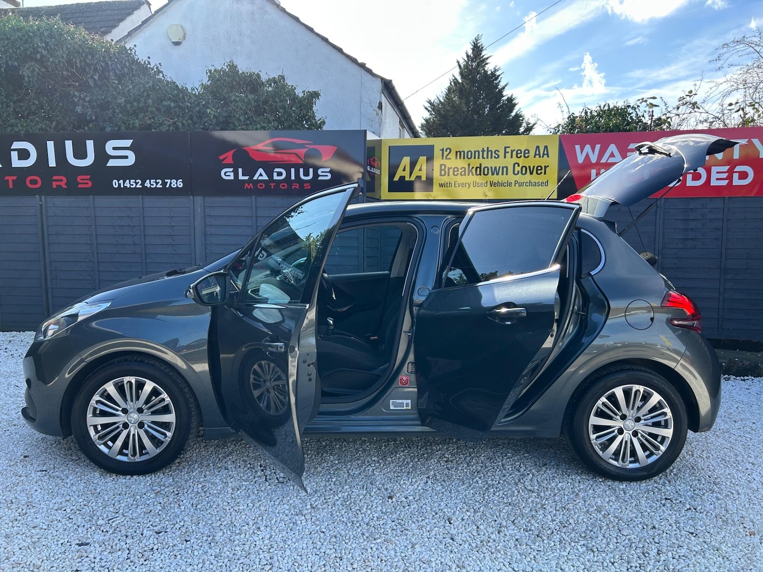 Used Peugeot 208 2017 for sale - 77723848: Photo 6