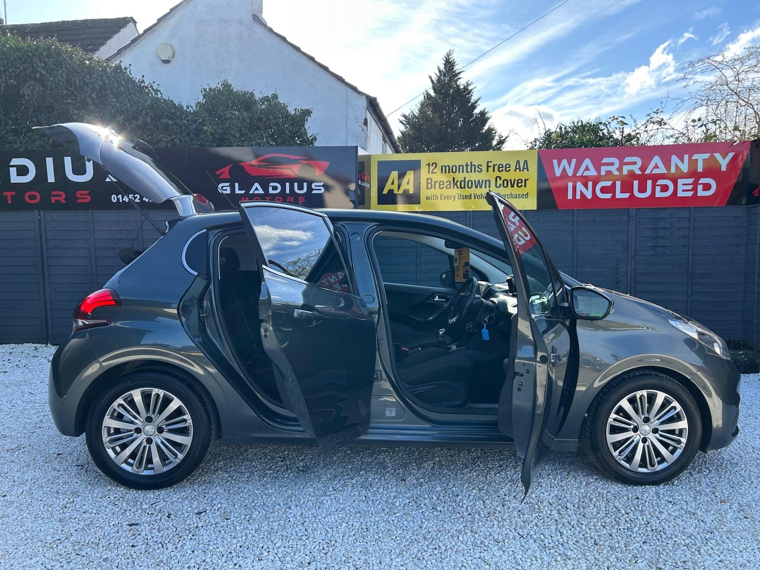 Used Peugeot 208 2017 for sale - 77723848: Photo 9