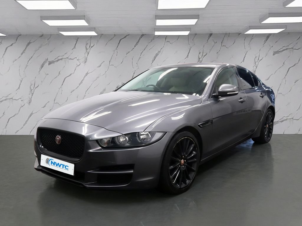 Used Jaguar XE 2015 for sale - 77806403: Photo 4