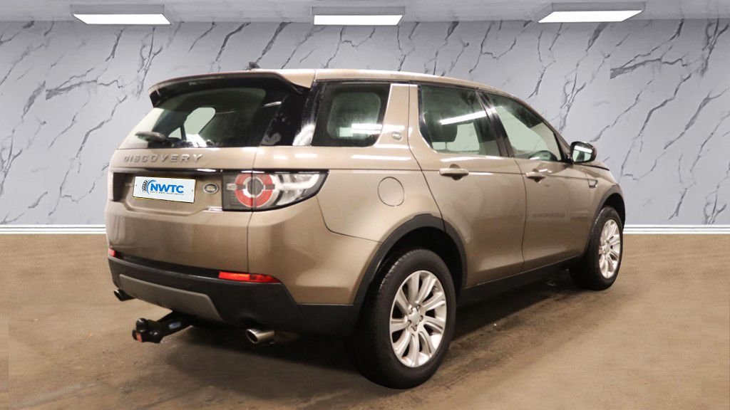 Used Land Rover Discovery Sport 2016 for sale - 76686447: Photo 5