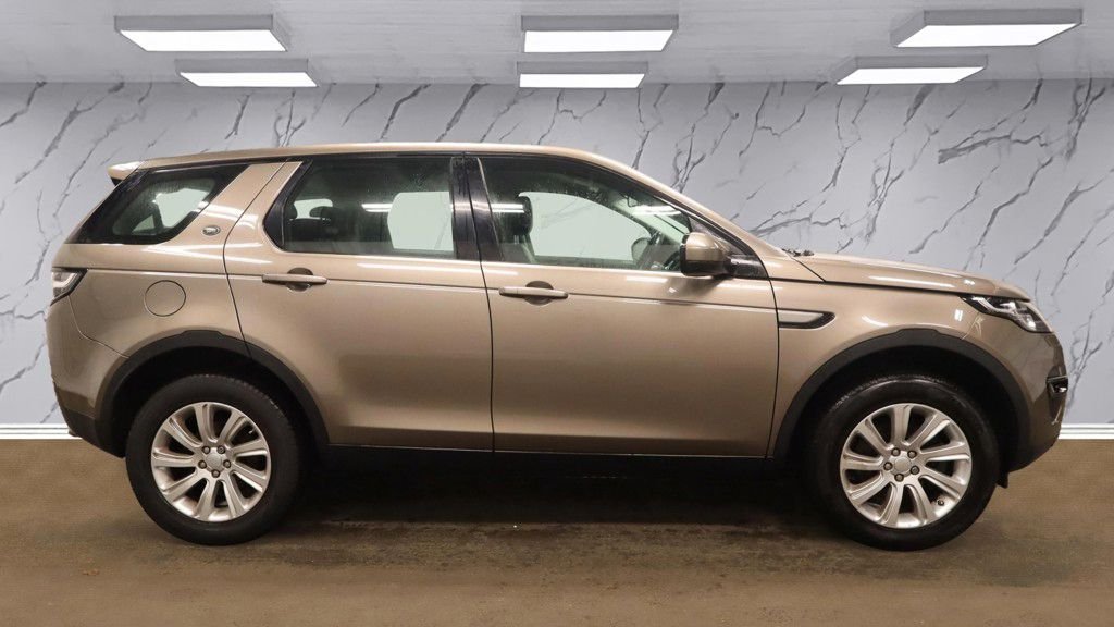 Used Land Rover Discovery Sport 2016 for sale - 76686447: Photo 6