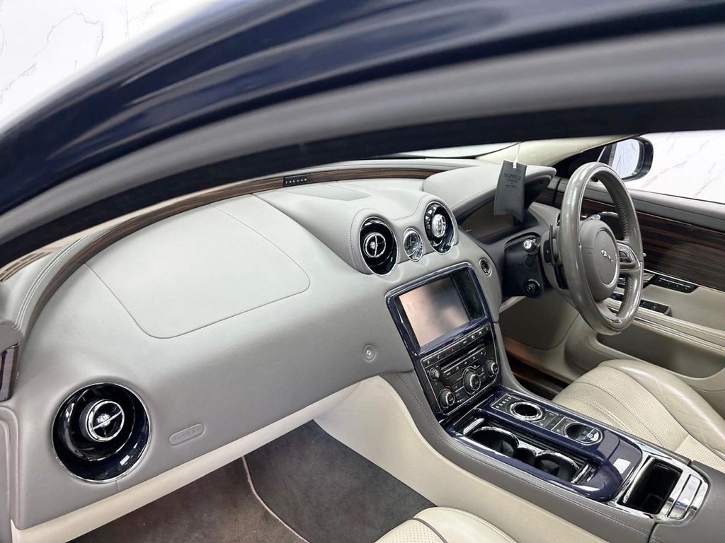 Used Jaguar XJ 2010 for sale - 77976491: Photo 16