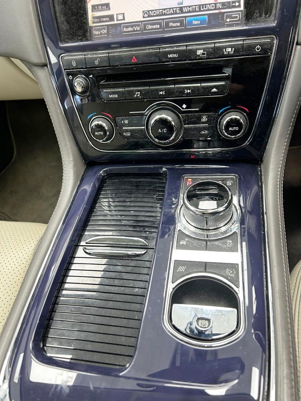 Used Jaguar XJ 2010 for sale - 77976491: Photo 19