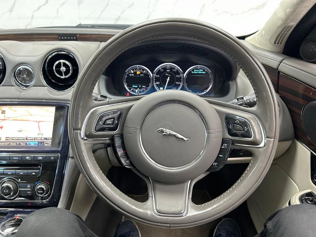 Used Jaguar XJ 2010 for sale - 77976491: Photo 20