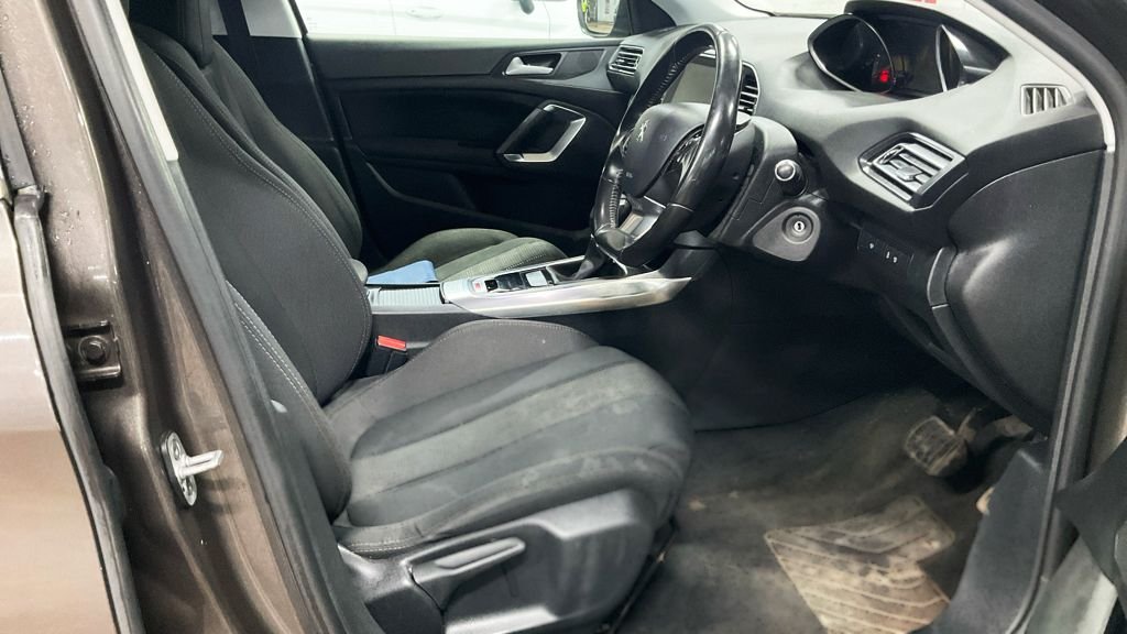 Used Peugeot 308 2015 for sale - 77384191: Photo 12