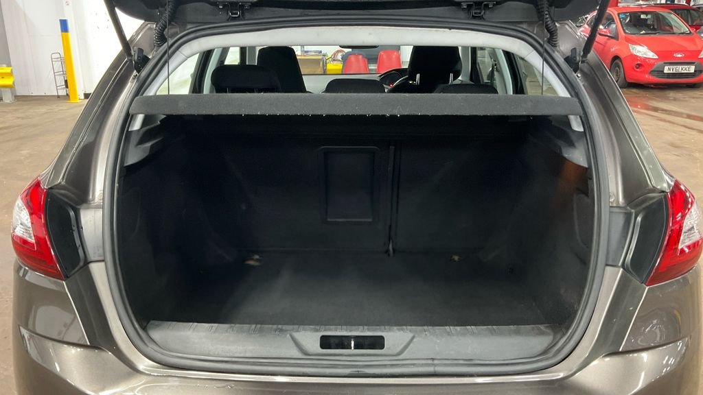 Used Peugeot 308 2015 for sale - 77384191: Photo 14