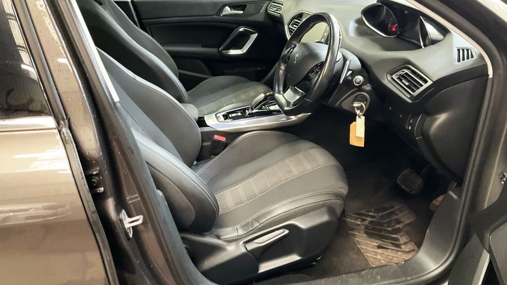 Used Peugeot 308 2018 for sale - 77835980: Photo 12