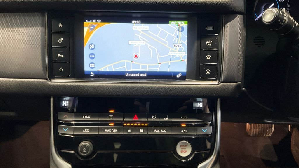 Used Jaguar XF 2018 for sale - 76655283: Photo 8