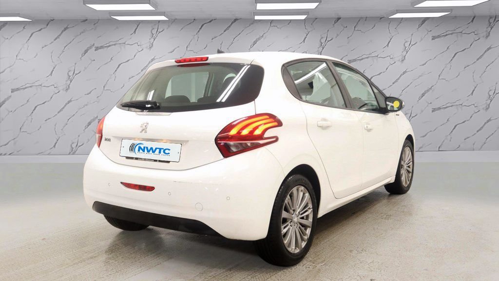 Used Peugeot 208 2018 for sale - 77288221: Photo 5