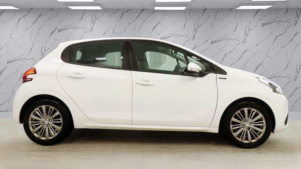 Used Peugeot 208 2018 for sale - 77288221: Photo 6