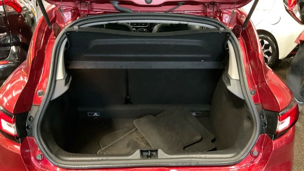 Used Renault Clio 2017 for sale - 77836057: Photo 11