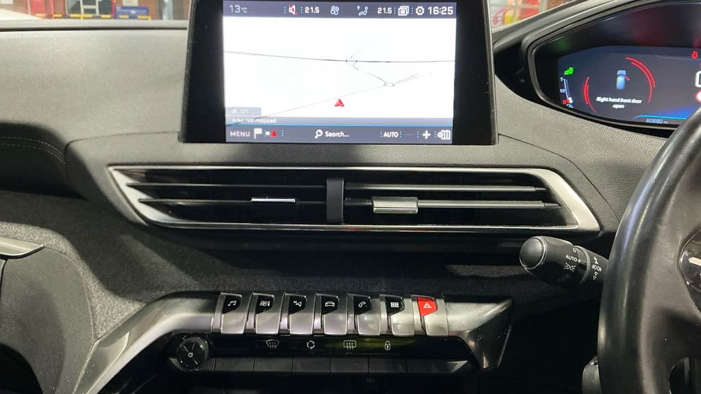 Used Peugeot 3008 2017 for sale - 77780770: Photo 10