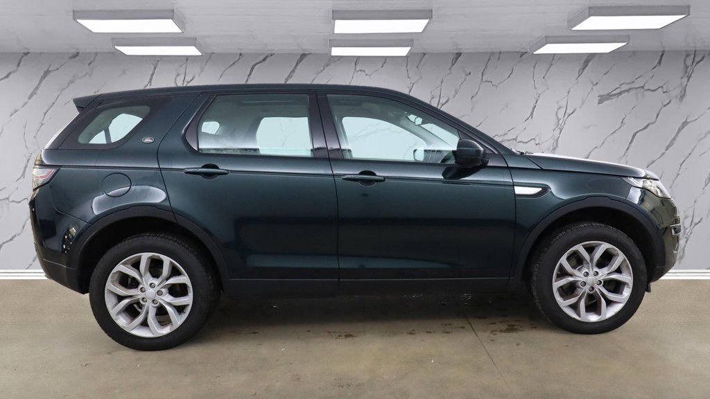 Used Land Rover Discovery Sport 2017 for sale - 76654926: Photo 6