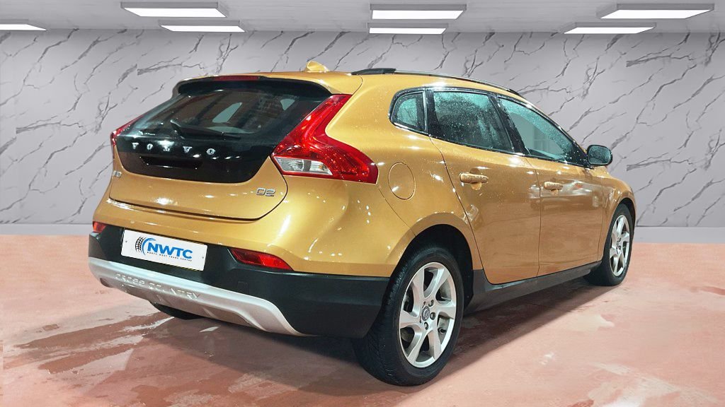 Used Volvo V40 2014 for sale - 77436779: Photo 6