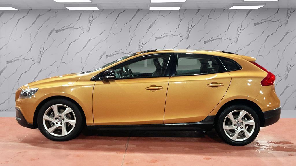 Used Volvo V40 2014 for sale - 77436779: Photo 8