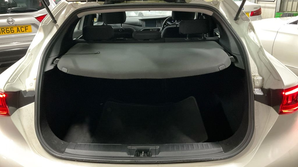 Used Infiniti Q30 2017 for sale - 76654923: Photo 12