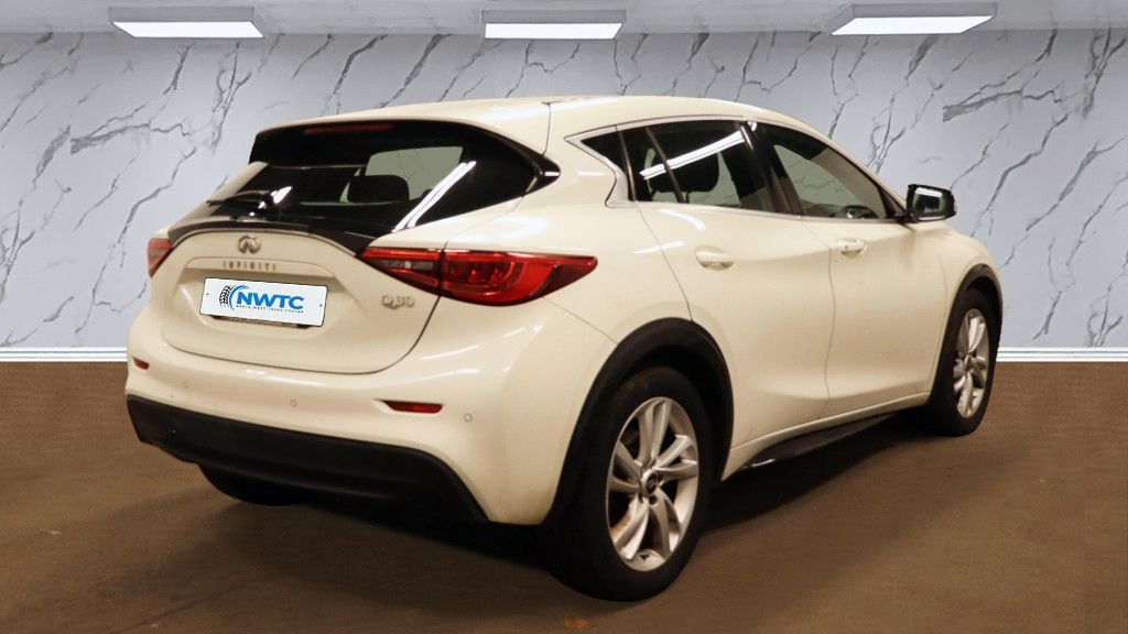 Used Infiniti Q30 2017 for sale - 76654923: Photo 5