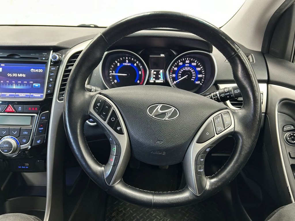 Used Hyundai i30 2016 for sale - 76304103: Photo 8