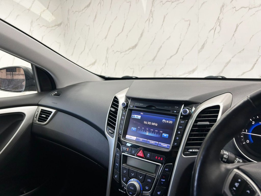 Used Hyundai i30 2016 for sale - 76304103: Photo 9