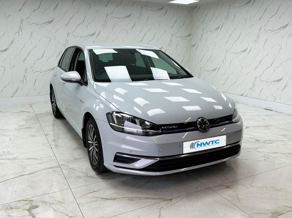 Used Volkswagen Golf 2018 for sale - 76821024: Photo 2