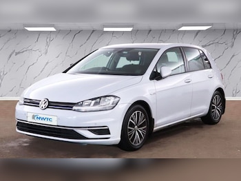 Used Volkswagen Golf 2018 for sale - 76821024: Photo