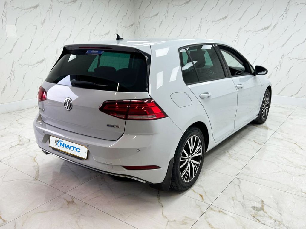 Used Volkswagen Golf 2018 for sale - 76821024: Photo 9