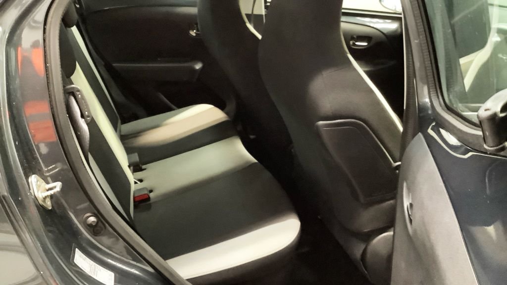 Used Toyota AYGO 2016 for sale - 76686450: Photo 10