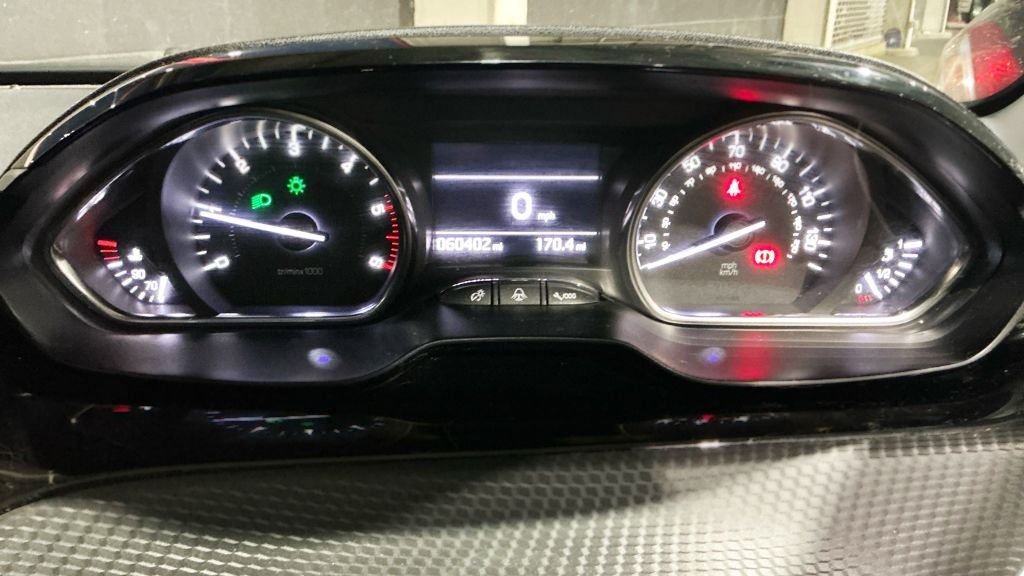 Used Peugeot 2008 2015 for sale - 77436749: Photo 11