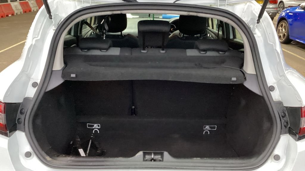 Used Renault Clio 2018 for sale - 76655292: Photo 10