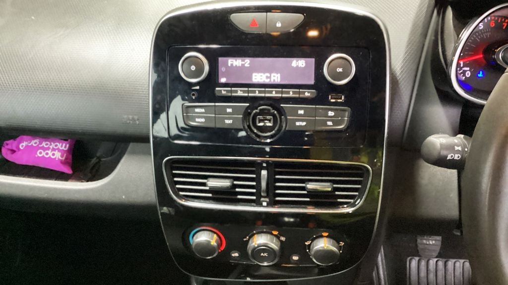 Used Renault Clio 2018 for sale - 76655292: Photo 6