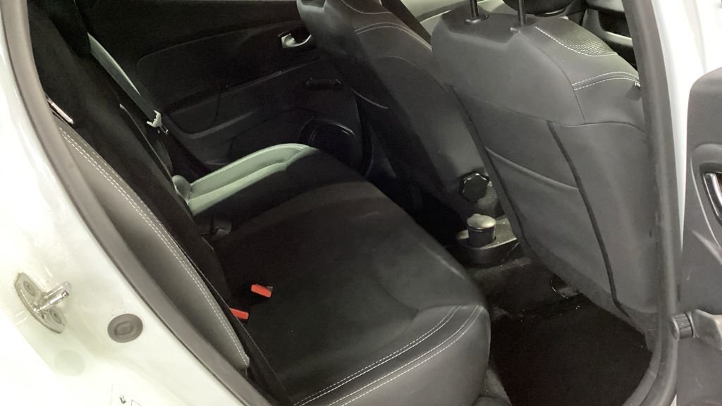 Used Renault Clio 2018 for sale - 76655292: Photo 9